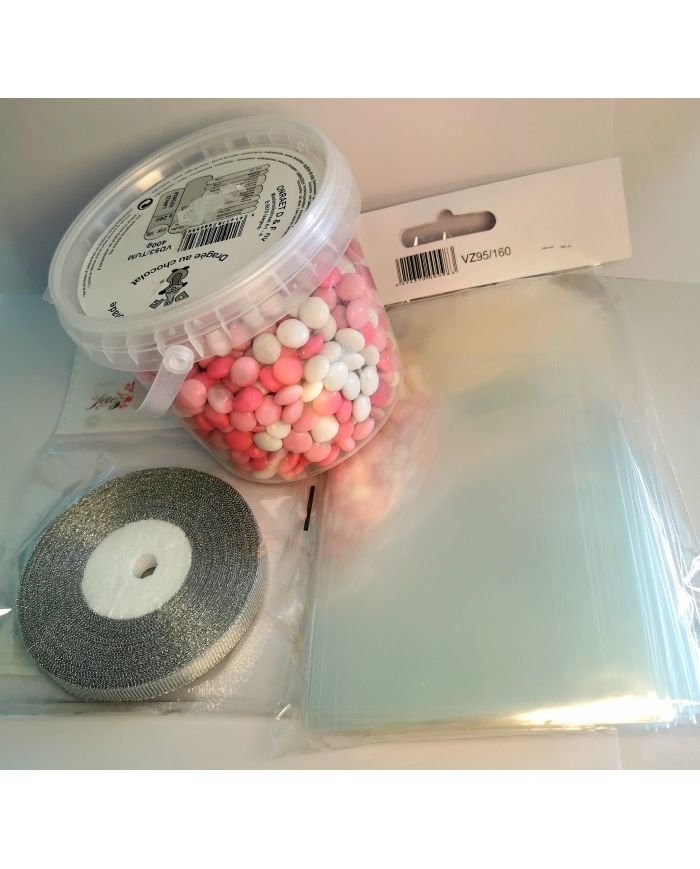 kit 50 sachets à bonbons, ruban argent et pastilles mixte rose chocolat kit 50 sachets à bonbons, ruban argent et pastilles mixte rose chocolat