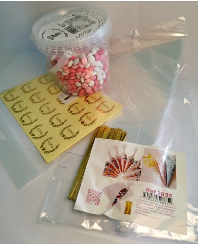 kit 100 cornets à bonbons,stikers merci,et pastilles mixte rose en chocolat kit 100 cornets à bonbons,stikers merci,et pastilles mixte rose en chocolat
