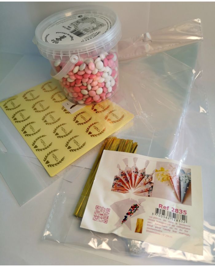 kit 100 cornets à bonbons,stikers merci,et pastilles mixte rose en chocolat kit 100 cornets à bonbons,stikers merci,et pastilles mixte rose en chocolat