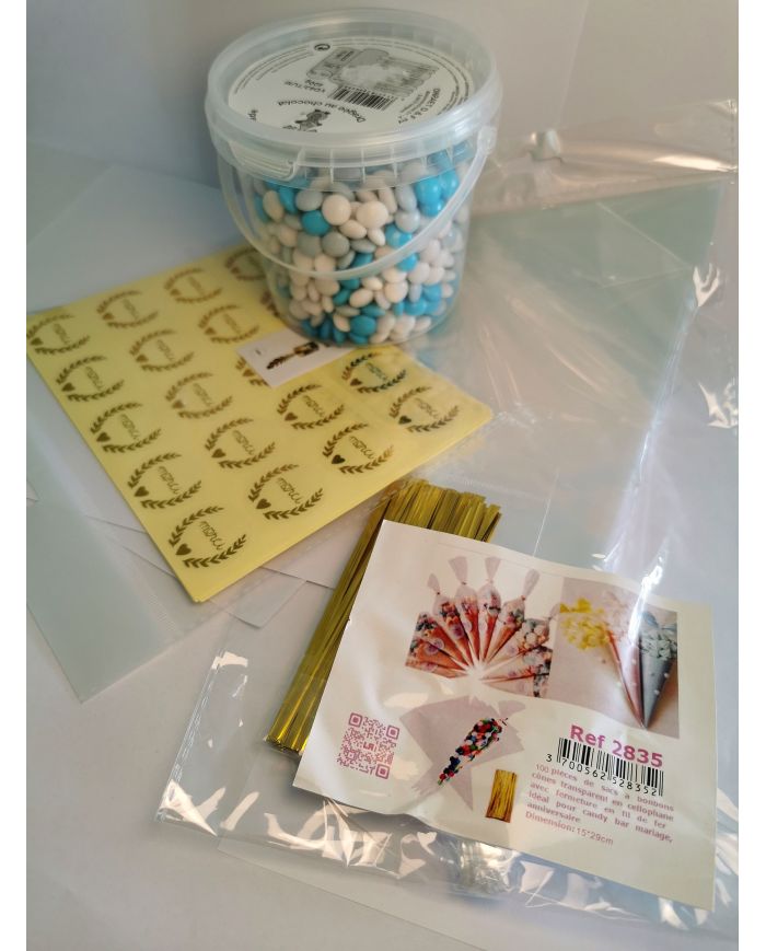 kit 100 cornets à bonbons,stikers merci,et pastilles mixte bleu en chocolat kit 100 cornets à bonbons,stikers merci,et pastilles mixte bleu en chocolat