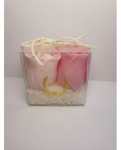 boîte plexi carrée avec 2 rose de bain rose ficelle en corde blanche étiquette merci + sel de bain blanc boîte plexi carrée avec 2 rose de bain rose ficelle en corde blanche étiquette merci + sel de bain blanc