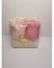boîte plexi carrée avec 2 rose de bain rose ficelle en corde blanche étiquette merci + sel de bain blanc